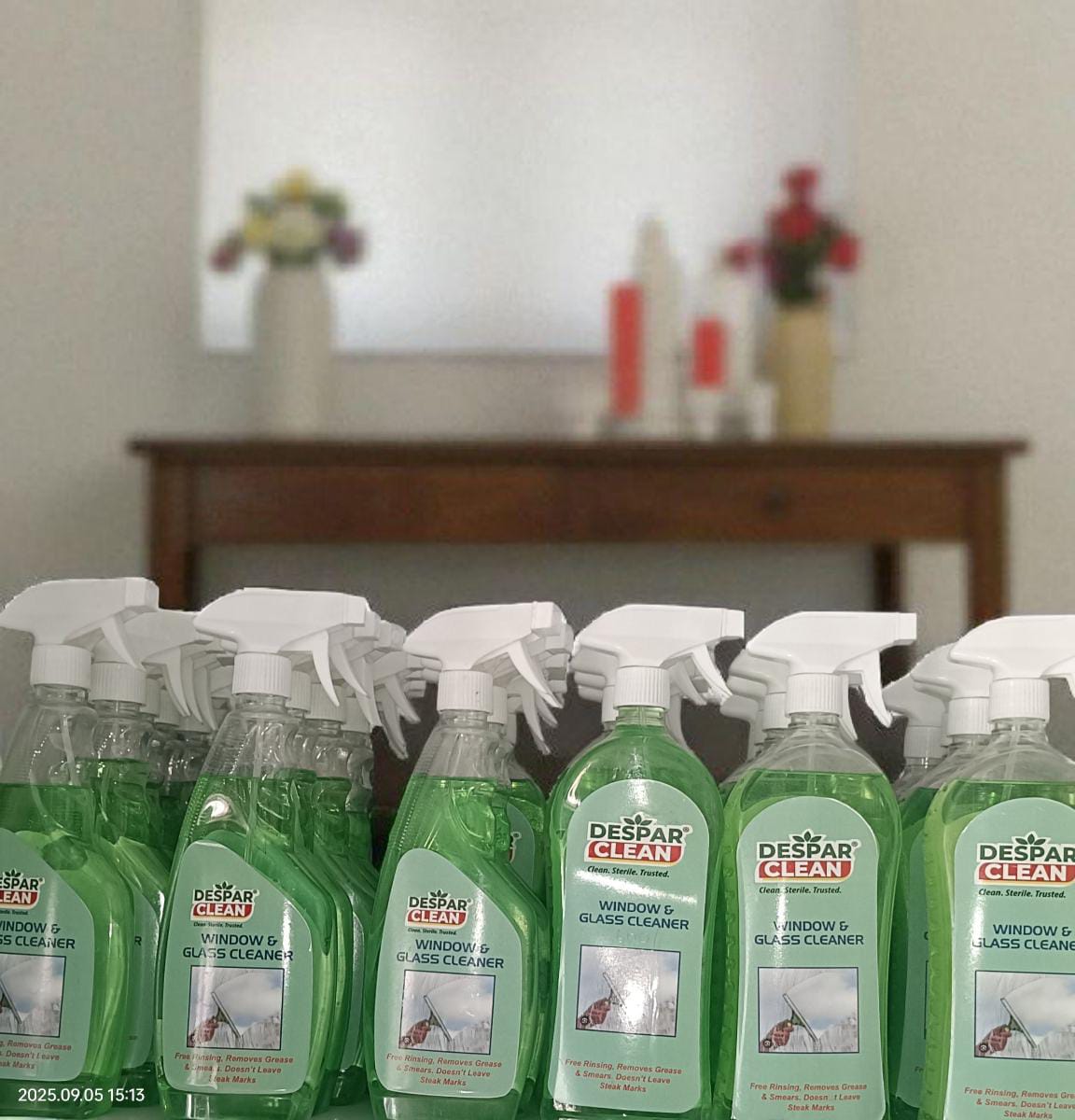 The best Ideal cleaning all types of mirrors, glass and shiny surfaces.